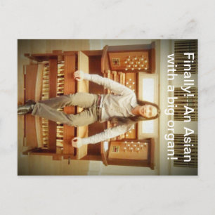 ein Asiat mit einem großen Organ Postkarte