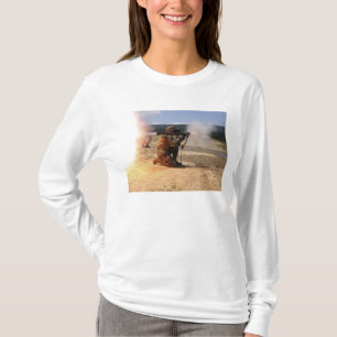 Ein assaultman feuert eine raketenangetriebene T-Shirt