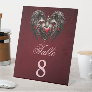 Ein atemberaubendes gotisches Herz Sockelschild