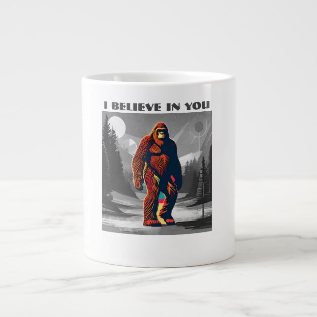 Ein aufstrebender Bigfoot-Charakter glaubt an Sie Jumbo-Tasse (Vorderseite)