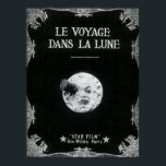 Ein Ausflug zum Mond Vintag Retro Französisches Ki Poster<br><div class="desc">Le Voyage dans la Lune /A Trip to the Moon (Frankreich, 1902), die erste Science Fiction des Bildschirms, war ein 14-minütiges Meisterwerk des fantasievollen französischen Regisseurs und Magiers Georges Melies (1861-1938) in seiner Version der Jules Verne-Geschichte. Das Werk des Stummfilms, eine leidenschaftliche Satire, die die konservative wissenschaftliche Gemeinschaft ihrer Zeit...</div>