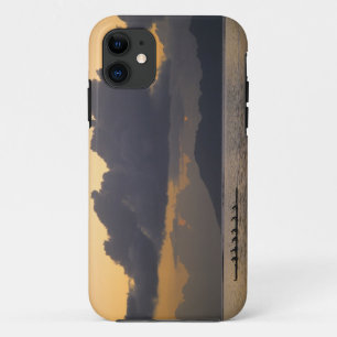 Ein auslösendes Kanuteam übt vor der Küste Case-Mate iPhone Hülle