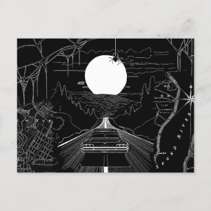 Ein Auto, das durch Wälder und Berge fährt Postkarte