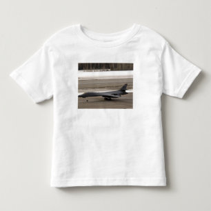 Ein B-1B Lancer führt eine Touch - und - gehen Kleinkind T-shirt