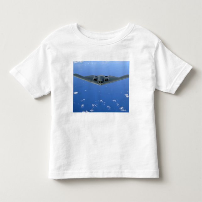 Ein B-2 Geist steigt durch den Himmel Kleinkind T-shirt (Vorderseite)