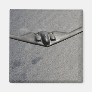 Ein B-2 Spirit fliegt über den Pazifik Magnet