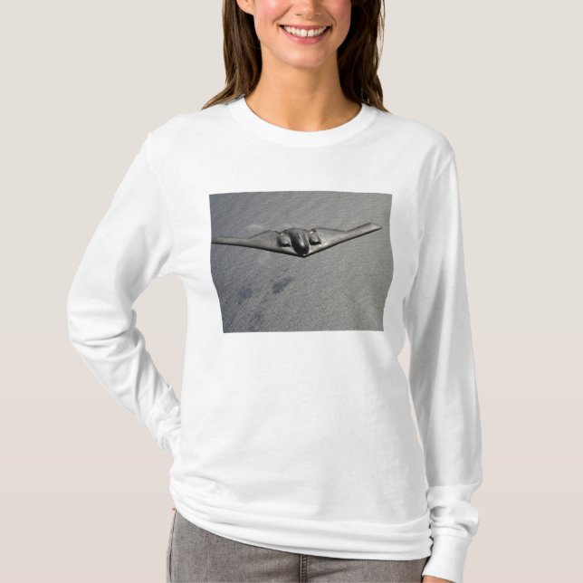 Ein B-2 Spirit fliegt über den Pazifik T-Shirt (Vorderseite)