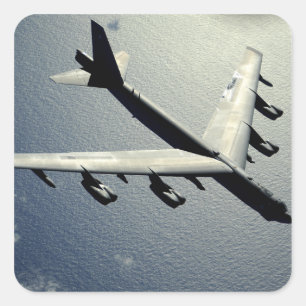 Ein B-52 Stratofortress im Flug Quadratischer Aufkleber