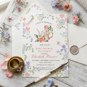 Ein Baby Braut-Blush-Blumen-Baby-Shower-Tee-Einlad Einladung