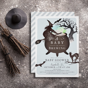 Ein Baby braut eine blaue Halloween-Babydusche Einladung