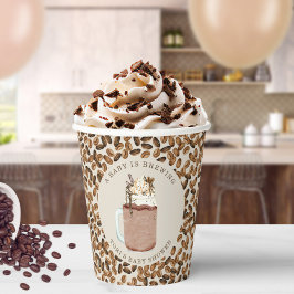 Ein Baby braut Eis-Kaffee & Beans Babydusche Pappbecher