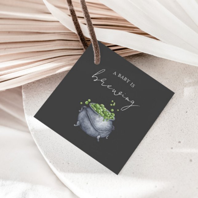 Ein Baby braut Halloween | Geschenkanhänger (Von Creator hochgeladen)