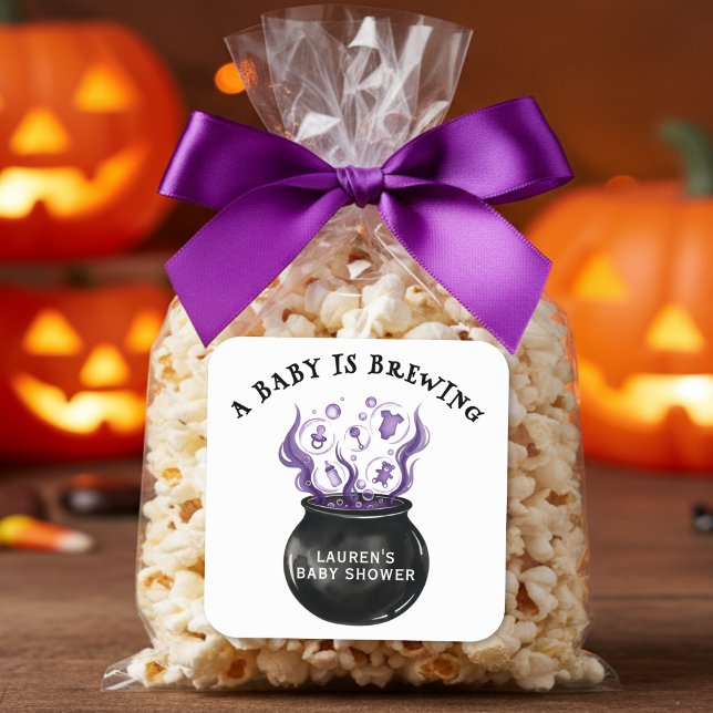 Ein Baby brütet Cauldron Halloween Baby Dusche Quadratischer Aufkleber (A Baby is Brewing Cauldron Halloween Baby Shower Square Sticker
)