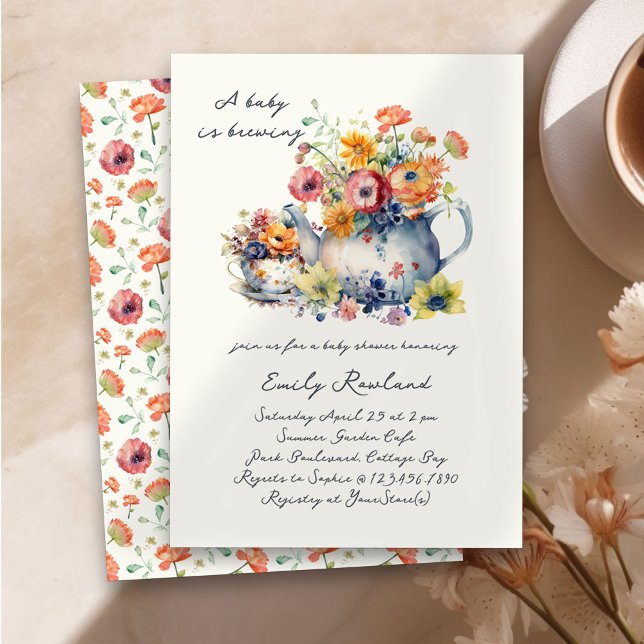 Ein Baby brütet eine Blumenkissendusche Einladung (Baby is Brewing Baby Shower Invitation with Teapot, Teacup and country flowers)