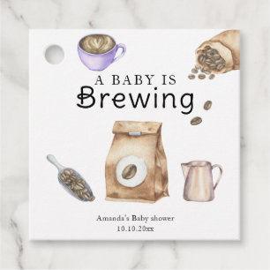 Ein Baby brütet eine Kaffee-Cup-Babydusche Geschenkanhänger