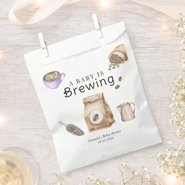 Ein Baby brütet eine Kaffee-Cup-Babydusche Geschenktütchen (Ausgeschnitten)