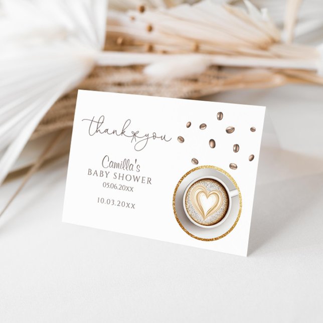 Ein Baby brütet eine Kaffeemaschine. Dankeskarte (Von Creator hochgeladen)