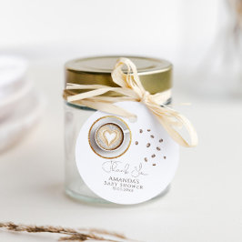 Ein Baby brütet eine Kaffeemaschine. Geschenkanhänger