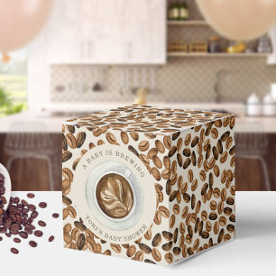 Ein Baby brütet Eiskaffee Bohnen Babydusche Geschenkschachtel