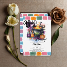 Ein Baby brütet. | Niedliche Halloween-Kinderdusch