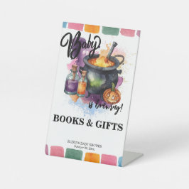 Ein Baby brütet. | Niedliche Halloween-Kinderdusch Sockelschild