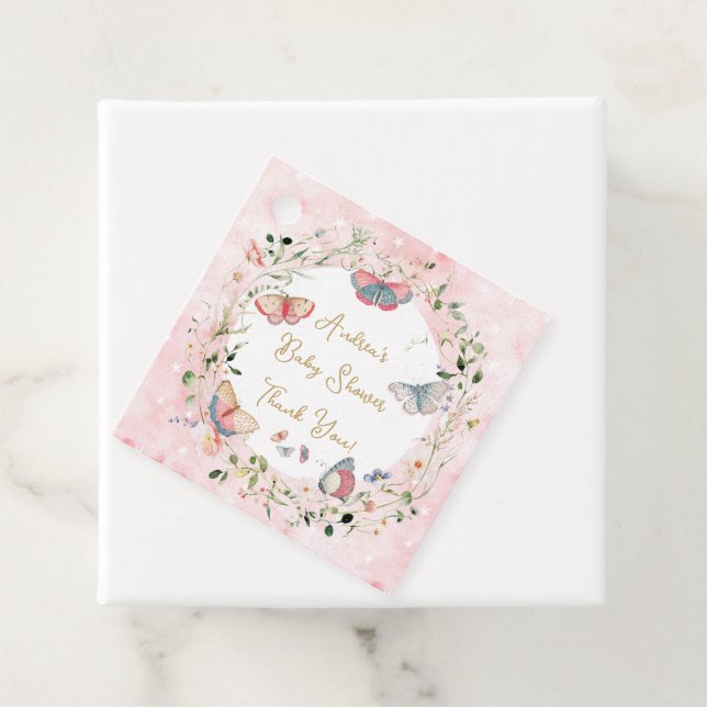 Ein Baby Butterfly ist auf dem Weg zur Babydusche Geschenkanhänger (Beispiel)