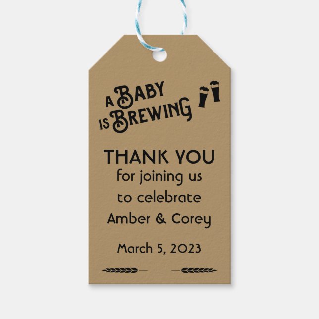 Ein Baby wird Baby und Bier Dusche Gefallen Brauen Geschenkanhänger (Vorderseite)