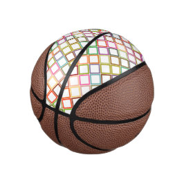 Ein Basketball mit einem farbenfrohen geometrische