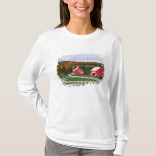 Ein Bauernhof in Vermont nahe Peacham. VERFÜGBAR T-Shirt