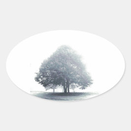 Ein Baum im Nebel Ovaler Aufkleber