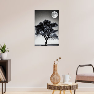 Ein Baum in der Wüste unter dem Licht der vollen m Poster