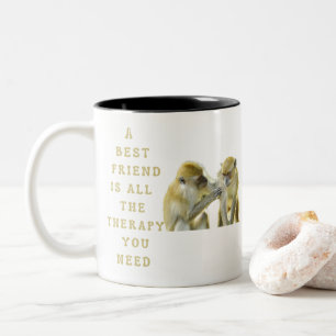 Ein bester Freund ist die ganze Therapie, die Sie  Zweifarbige Tasse