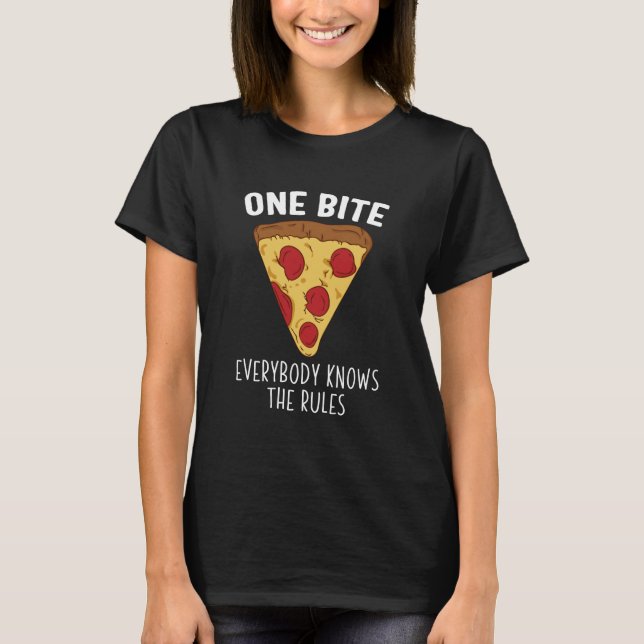 Ein Biss jeder kennt das Regel-Pizza-Shirt T-Shirt (Vorderseite)