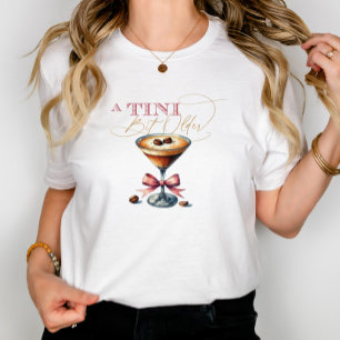 Ein bisschen älterer Espresso Martini Rosa Schleif Tri-Blend Shirt