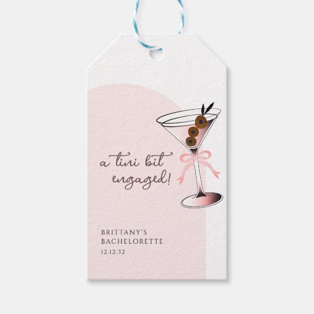 Ein bisschen verlobt Martini Pink Bachelorette Geschenkanhänger (Vorderseite)