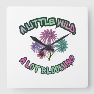 Ein bisschen wild, viel blühende florale Ästhetik Quadratische Wanduhr