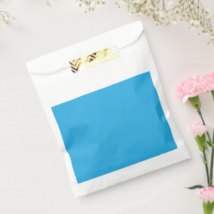 ein blauer Hintergrund mit einer schwarz-weißen Ka Geschenktütchen
