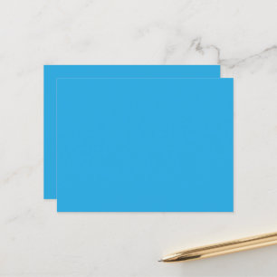 ein blauer Hintergrund mit einer schwarz-weißen Ka Postkarte