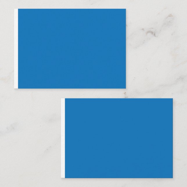 ein blauer Hintergrund mit Platzkarte (Vorne/Hinten)
