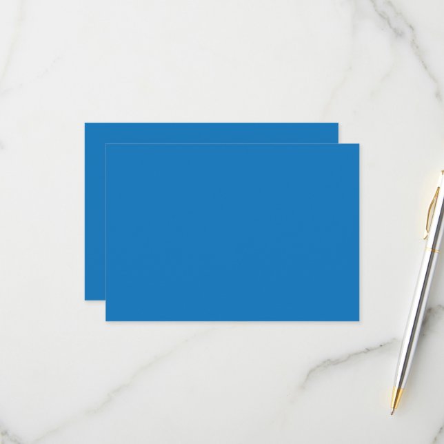 ein blauer Hintergrund mit RSVP Karte (Vorderseite/Rückseite Beispiel)