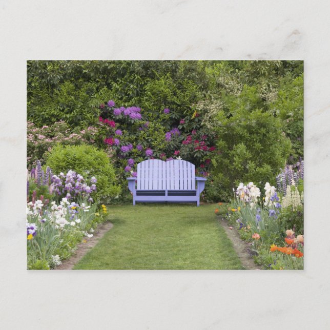 Ein blauer Sitzplatz empfängt Sie in einer bunten  Postkarte (Vorderseite)