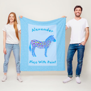 Ein BlauZebra punktiert Streifen-Spiele mit der Fleecedecke