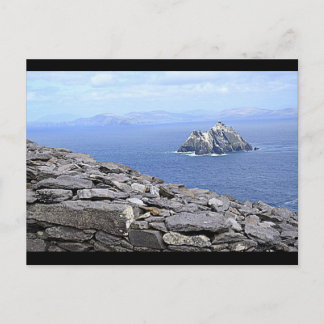 Ein Blick auf Little Skellig von Skellig Michael Postkarte