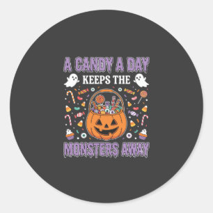 Ein Bonbon pro Tag Halloween T-Shirt Design Runder Aufkleber