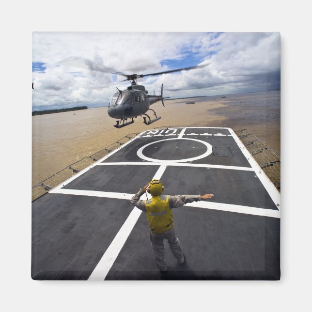 Ein brasilianischer Eurocopter bereitet sich auf d Magnet (Vorne)