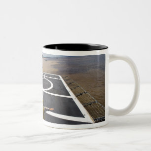 Ein brasilianisches Eurocopter bereitet vor sich Zweifarbige Tasse