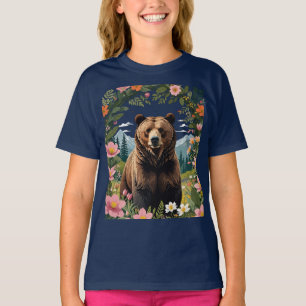 Ein brauner Bär mit Wiesen und Bergen T-Shirt