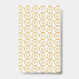 Ein brauner und orangefarbener Teppich mit einem s Ausweis