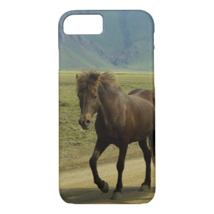 Ein braunes isländisches Pony mit Landschaftlichem Case-Mate iPhone Hülle