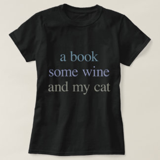 Ein Buch, etwas Wein und meine Katze T-Shirt